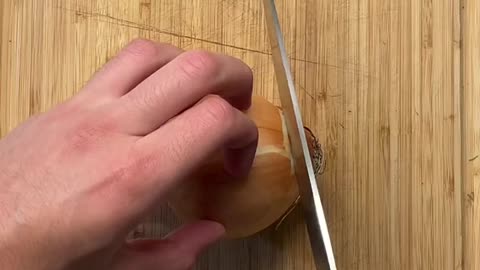 Easy way to cut an onion! Follow for more if this helped ❤️