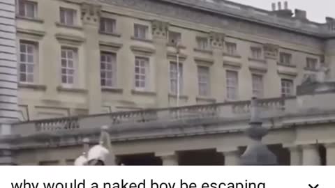 Video of Naked Boy Escaping Buckingham Palace