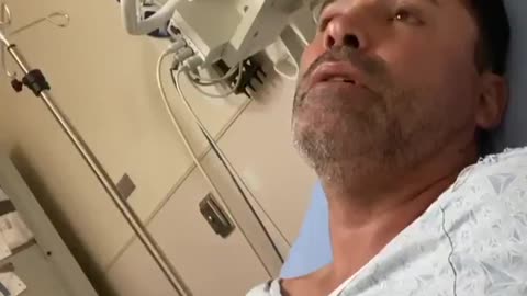 Oscar de la Hoya in hospital with Covid after receiving his two shots