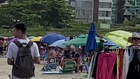 Curtindo uma tarde na praia de Quatro Ilhas, Bombinhas - SC | Som Ambiente