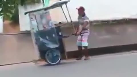 The Crazy Popcorn Maker Dancing In The Street