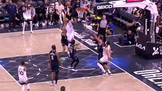 NBA - Rudy Gobert finishes the alley-oop with authority 💪 Timberwolves-Magic