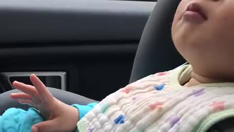 Baby fall asleep at 1 second !😱😱