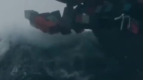 The collapse of containers from the ship