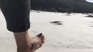 Woman's feet squeak when she walks, how strange!