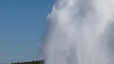 Old Faithful - Yellowstone National Park - Wyoming