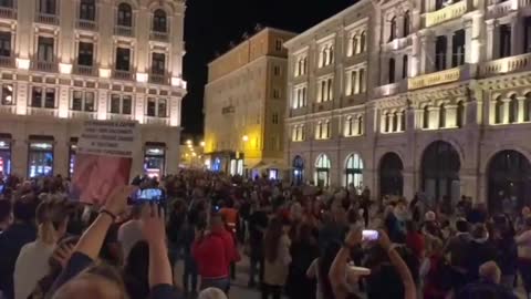 1.8.21 - Trieste: in 50 mila dicono "BASTA DITTATURA"