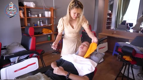 Glamorous massage from a barber shop lady that makes you fall in love at first sight