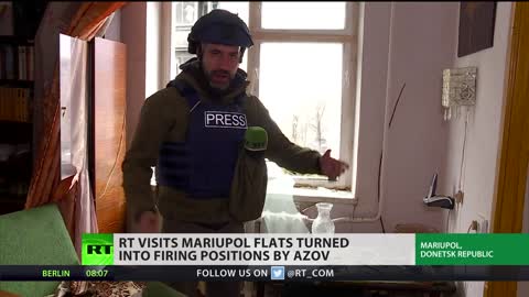 RT visita gli appartamenti di Mariupol trasformati in postazioni di fuoco dai neonazisti ucraini