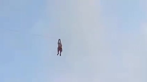 Huge kite carries a man into the air!
