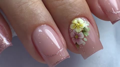 nails with flower details