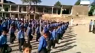 Funny school kid singing Pakistani national anthem