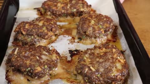 How to Make Salisbury Steak With Old Fashioned Southern Cooks
