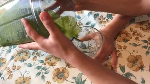 The Best Green Smoothie for Kids made by 6 year old- Breakfast Smoothie