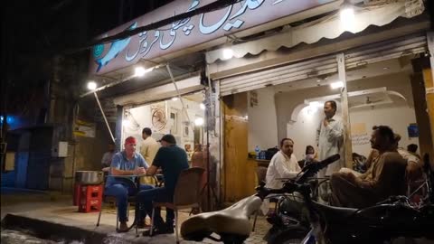 Pakistan Street Food at Night!! Vegans Won’t Survive Here!!-10