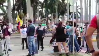 Manifestantes arremetieron contra medios de comunicación en Bucaramanga