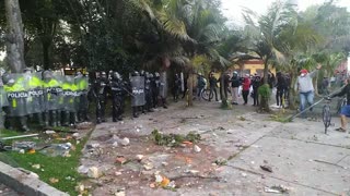 Videos: Atacan el CAI donde laboraban policías implicados en muerte de abogado