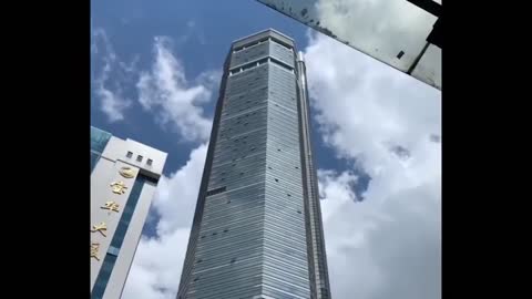 Skyscraper wobbles in China Earth Quake