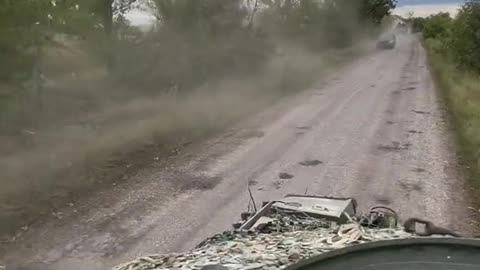 Armed Forces of Ukraine appear to have adopted a white Catholic cross as insignia for this battle.