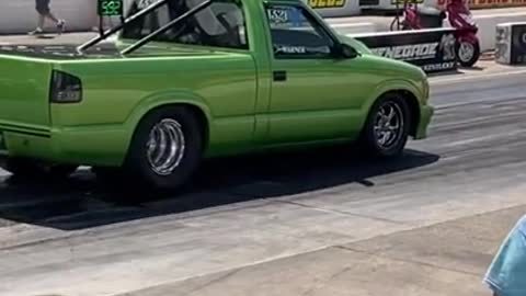 .Chevy S-10 Drag Racing Burnout