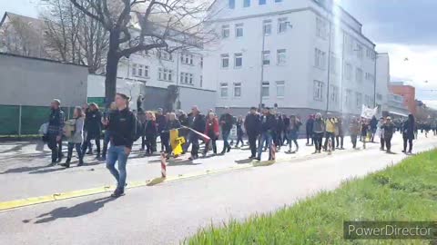 El valiente pueblo de Stuttgart Alemania el 3 de abril contra la dictadura mundial