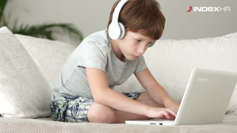 Djeca koja puno koriste slušalice imaju veću šansu izgubiti sluh