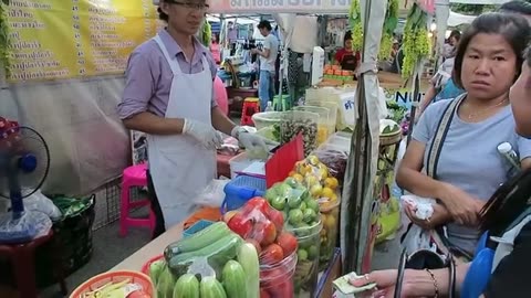 Thai Papaya Salad - Thailand Green Papaya Salad - Bangkok Markets