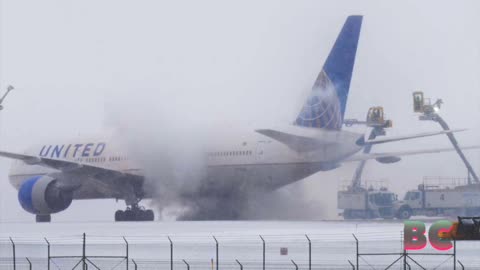 US airlines cancel more than 1,700 flights