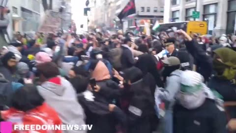 🚨BREAKING: Hundreds of Pro-Palestine Protesters are Clashing with Police