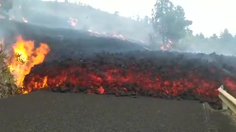 Volcano in Spain's Canary Island "La Palma" ERUPTING