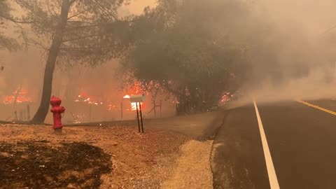 Fawn Fire now burning structures north of Redding CA