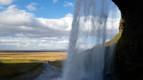 The most famous Icelandic waterfall in slow motion