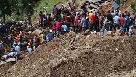 Filipinas se vuelca en rescate de centenar de personas sepultadas en una mina