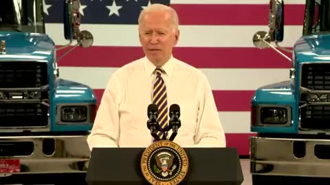 Biden MALFUNCTIONS on Live TV - Confuses Obama and Trump