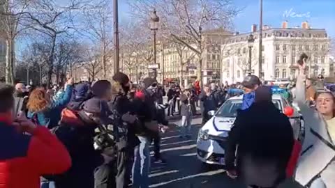 Paris protests against COVID-19 measures turn nasty