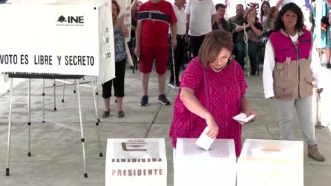 Mexican voters expected to elect first woman president