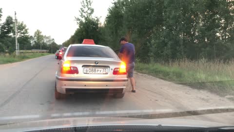 Taxi Driver Drags Passenger Out Of His Car For Littering