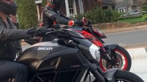 Ducati Diavel v/s KTM SuperDuke || Highway Drag