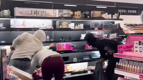 Thieves looting Sephora in front of other shoppers