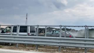 VIDEO/ Shkrumbohet nga flakët makina Vlorë-Fier, bllokohet autostrada