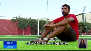 Internacional afegão de futebol vive em campo de refugiados de Lesbos