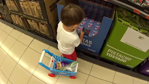 Bebê Fazendo Compras