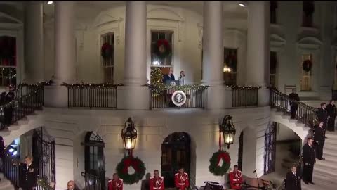 Le président Trump prononce un discours lors de l'illumination de l'arbre de Noël national 2020 (complet) (remix) (VOST)