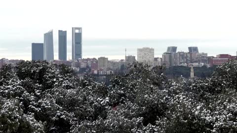 Madrid prepares for biggest snowfall in decades