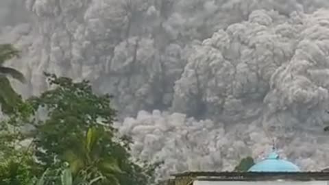 It was terrible that Mount Semeru in Indonesia erupted, releasing very thick volcanic ash