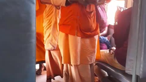 BAUL SONG IN LOCAL TRAIN IN INDIA
