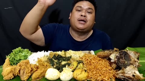 mukbang nasi Padang, stingray, spicy samyang noodles