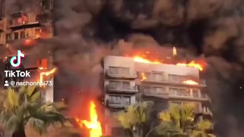 ÚLTIMA HORA: Se incendia todo un edificio de varias plantas en Valencia, España