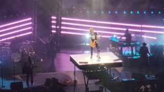 Keith Urban - Stupid Boy finale 11-5-2022 St Paul