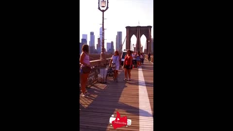 Beautiful Relaxing Music - Bike riders on Brooklyn Bridge #shorts